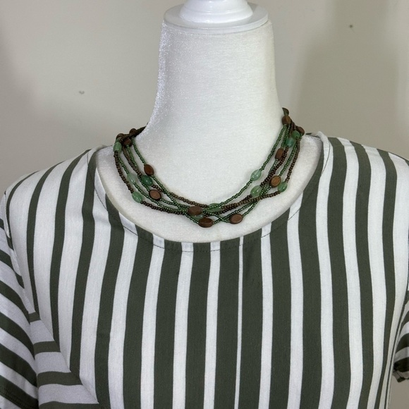 Jessica Simpson sz Md maternity top in olive and off white wandering stripes - Picture 2 of 15